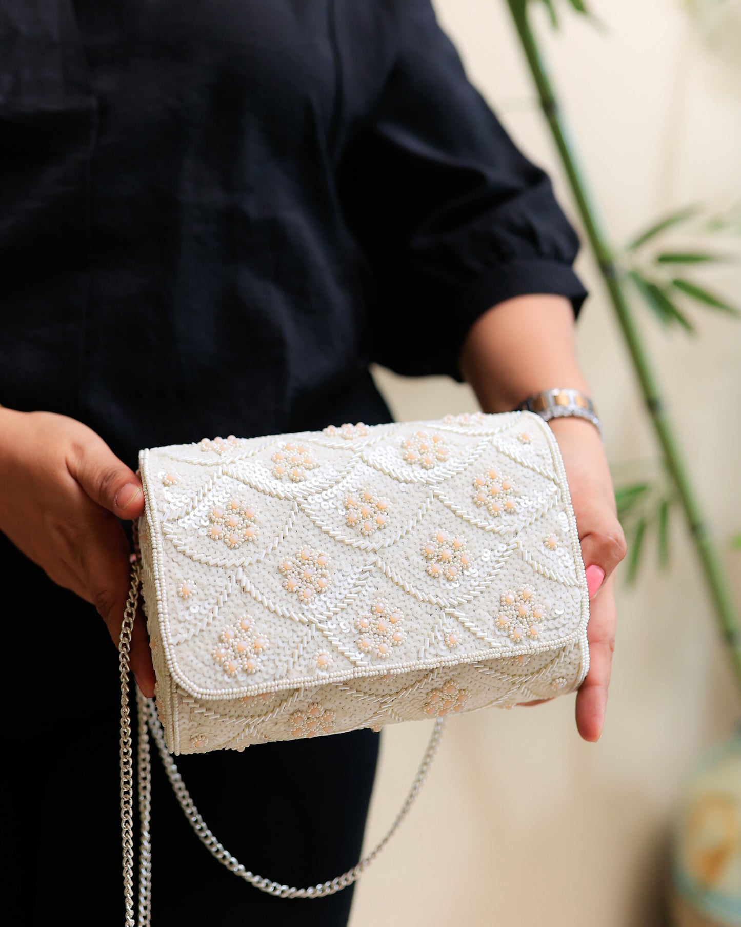 White Rounded Fish Scale Clutch with a Flap